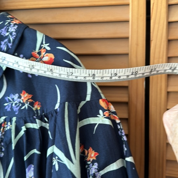 MEAVE— beautiful cropped floral blouse, size S, a little puff on the s/s. - Picture 8 of 8